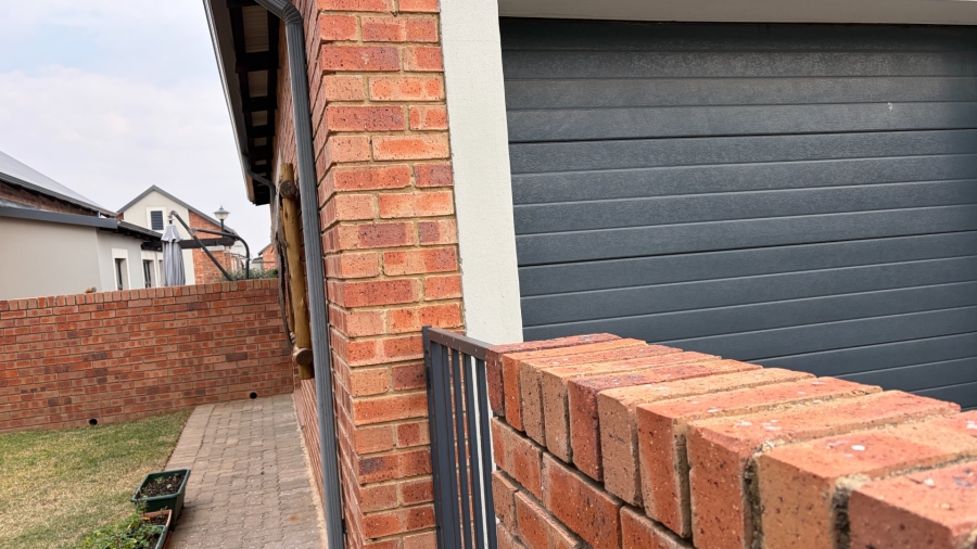 2 Bedroom Property for Sale in De Land Estate North West
